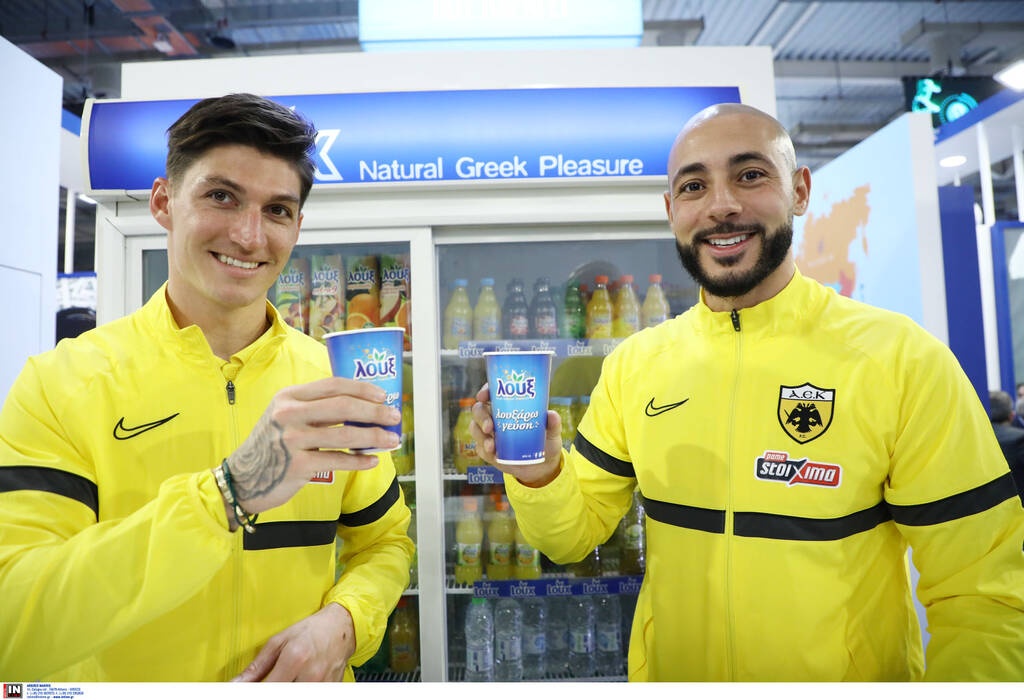 AEK: «Τσακώθηκαν» για το πέναλτι και τα «βρήκαν» με... πορτοκαλάδα Τσούμπερ-Άμραμπατ (photos+video)