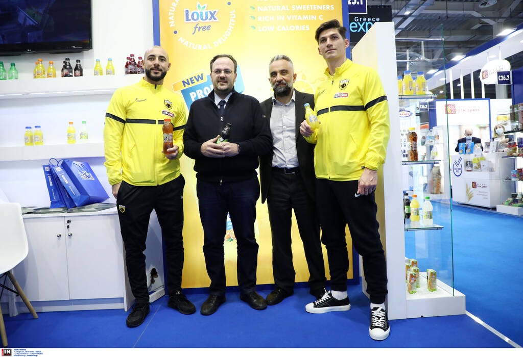 AEK: «Τσακώθηκαν» για το πέναλτι και τα «βρήκαν» με... πορτοκαλάδα Τσούμπερ-Άμραμπατ (photos+video)