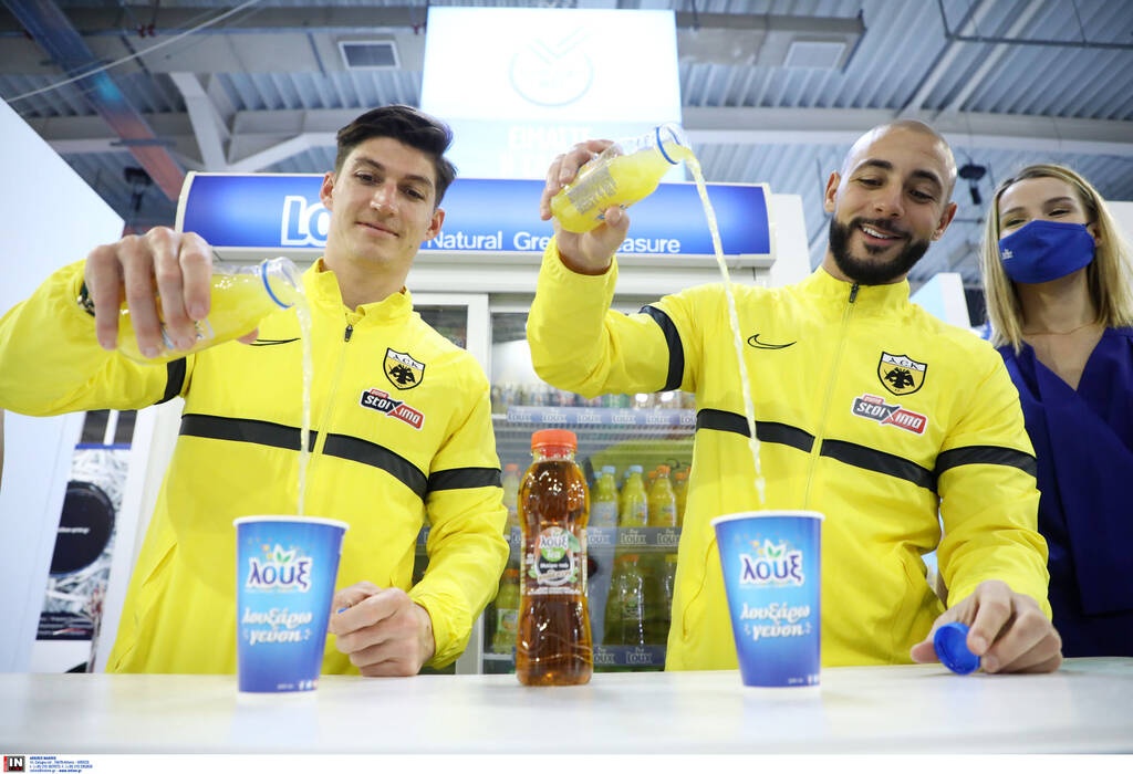 AEK: «Τσακώθηκαν» για το πέναλτι και τα «βρήκαν» με... πορτοκαλάδα Τσούμπερ-Άμραμπατ (photos+video)