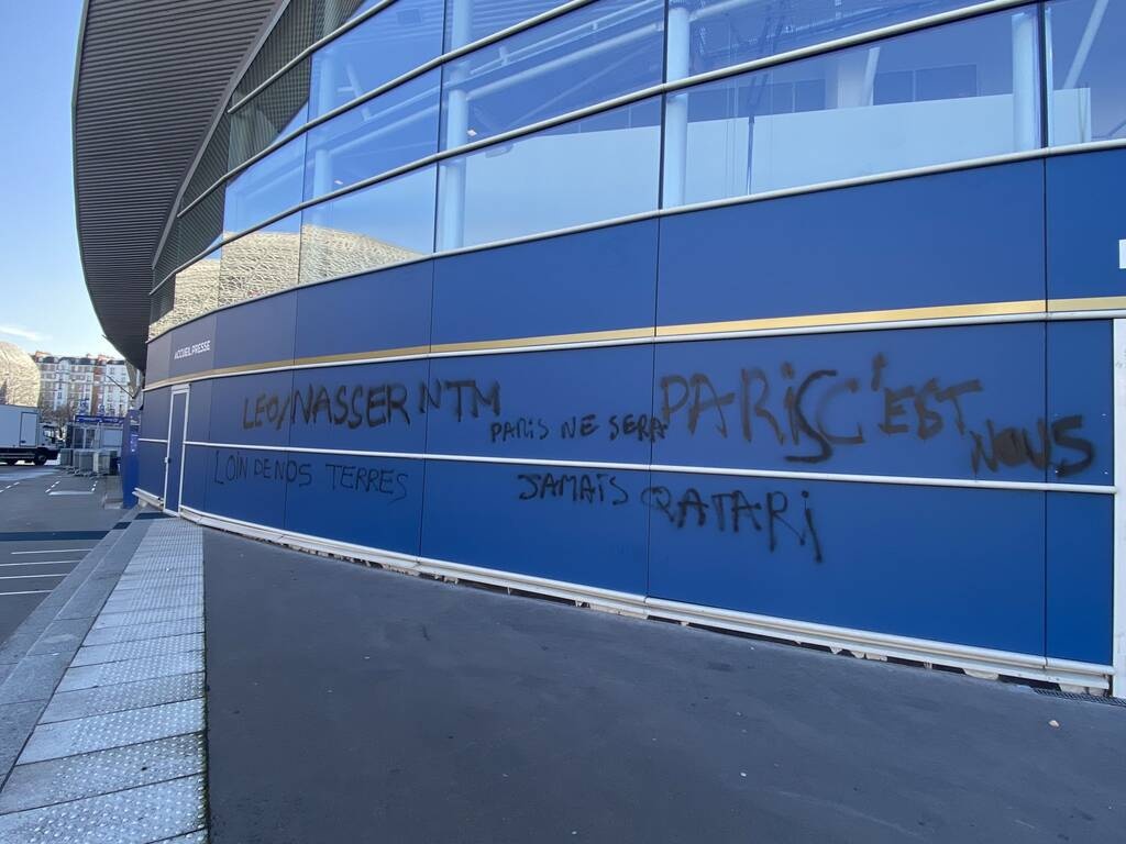 Παρί Σεν Ζερμέν: Άγριο κράξιμο σε Αλ Κελαϊφί και Λεονάρντο από τους οπαδούς - Τα συνθήματα (photos)