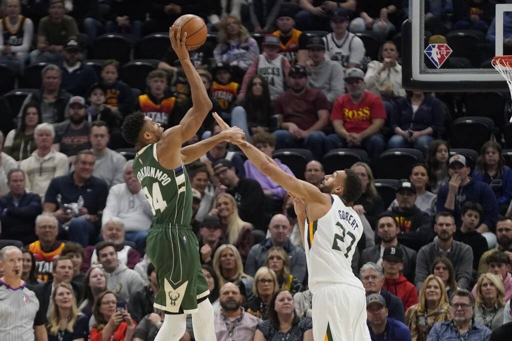 NBA: Υπέταξαν τους Τζαζ οι Μπακς - Σπουδαία εμφάνιση από Αντετοκούνμπο (photos+video)