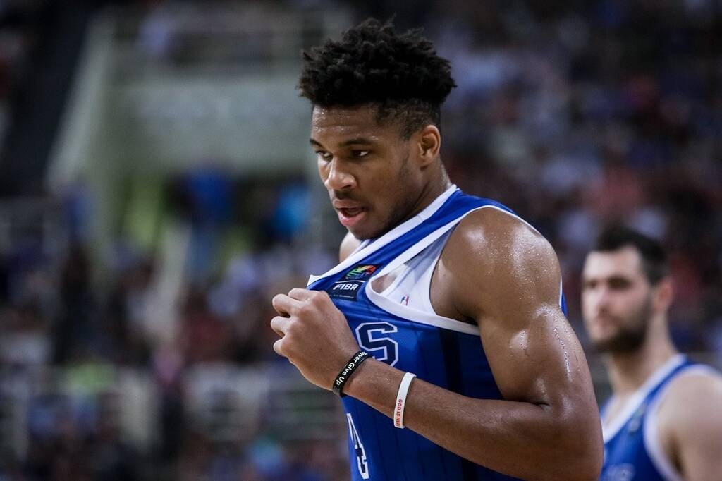 Γιάννης Αντετοκούνμπο: Η «μεταμόρφωση» σε Greek Freak μέσα από τα μάτια της FIBA (photos+video)