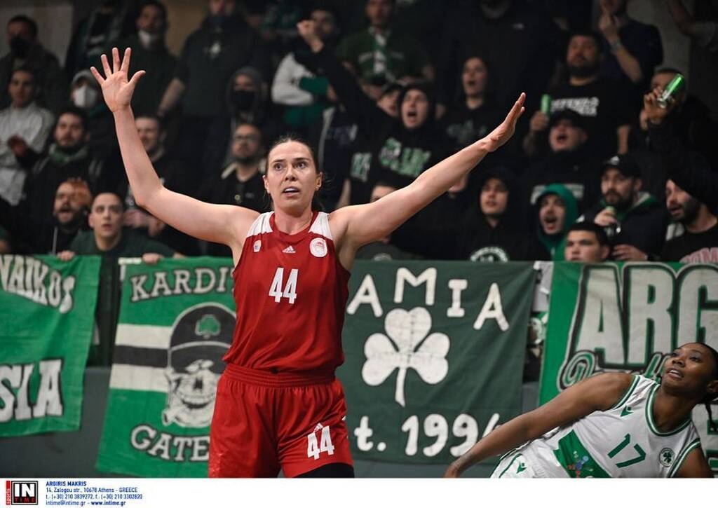 Παναθηναϊκός-Ολυμπιακός: Η μαγική ατμόσφαιρα στη Λεωφόρο και η «υπόκλιση» της Πλουφ (photos)