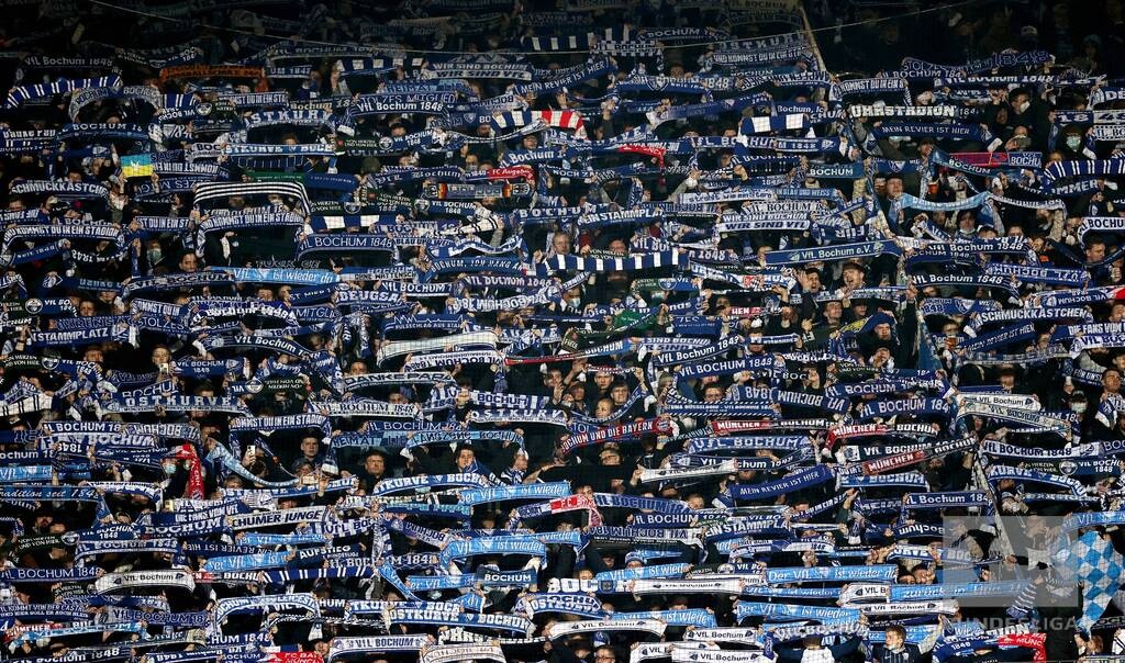 Bundesliga: Διακοπή στο Μπόχουμ-Γκλάντμπαχ – Οπαδός τραυμάτισε τον βοηθό