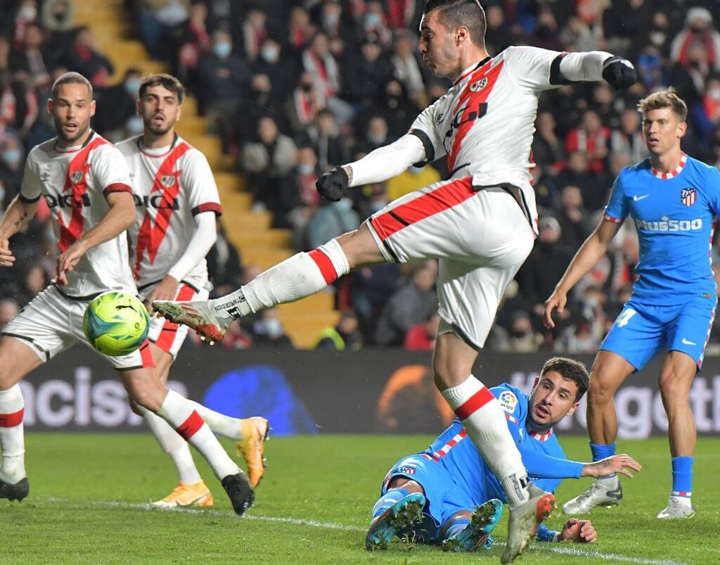 La Liga: Ακάθεκτη η Ατλέτικο, παλικαρίσια νίκη στο «Βαγιέκας» (Photos)