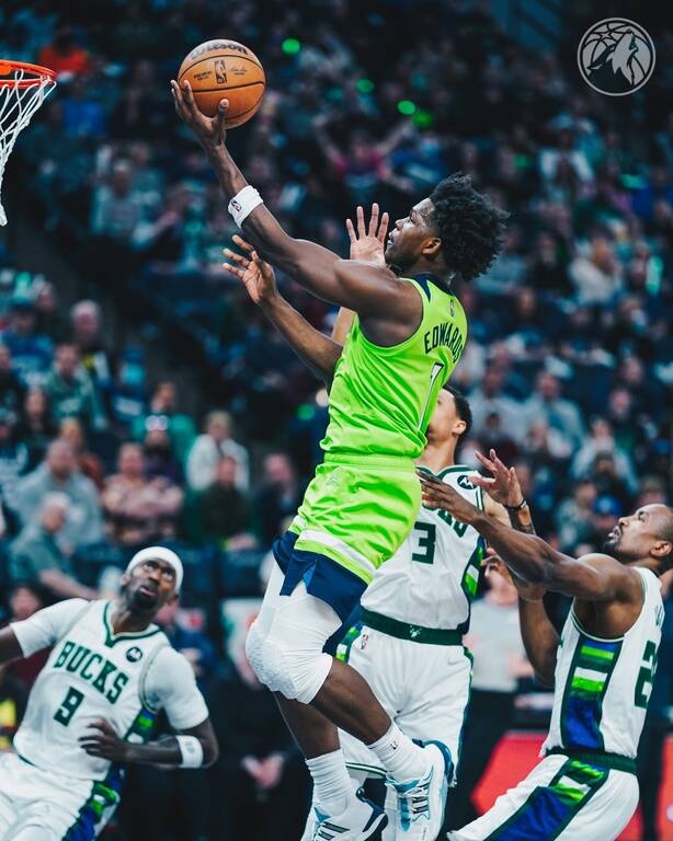 NBA: Έλειπε ο Giannis, «χόρευαν» οι «Λύκοι» (photos+video)