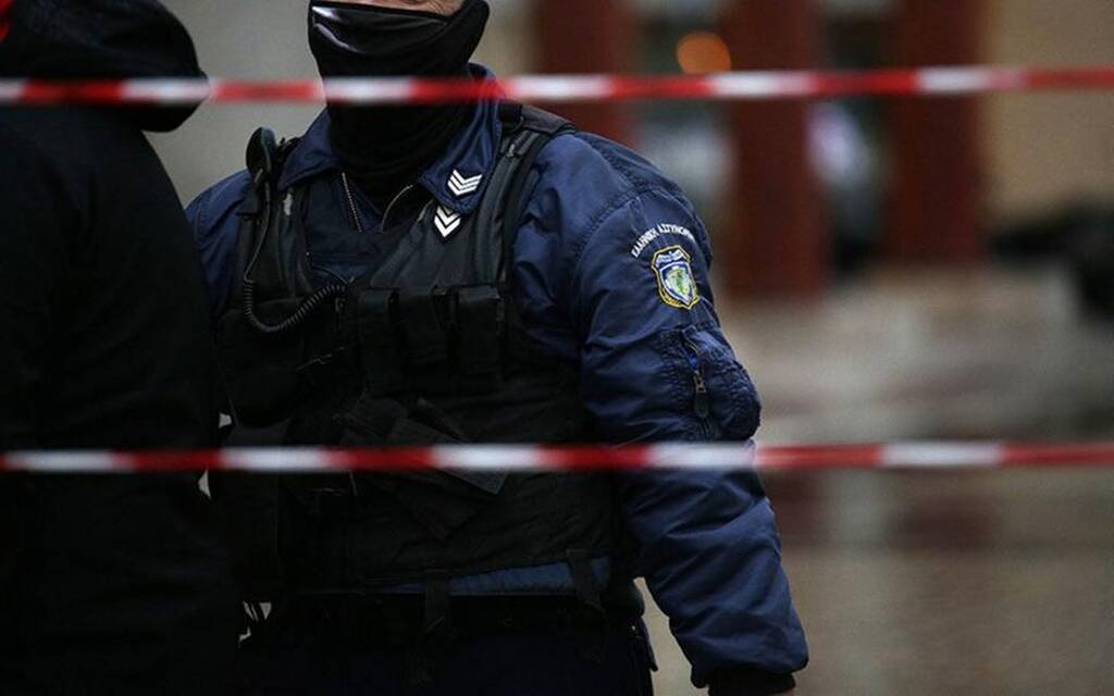 Θεσσαλονίκη: Άγρια επεισόδια σε τοπικό αγώνα - Χούλιγκαν μπούκαραν στο γήπεδο και έδειραν παίκτες