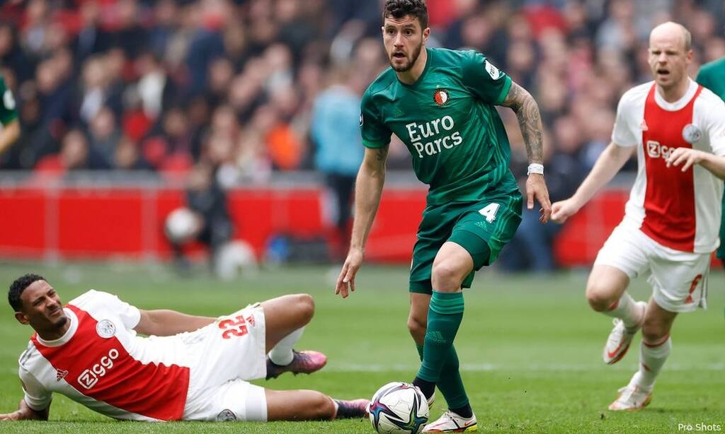 Φωτιά στην εξέδρα και πανικός στο ντέρμπι Άγιαξ-Άμστερνταμ (video+photos)