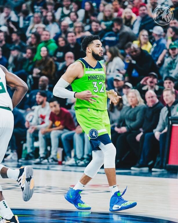 NBA: Έλειπε ο Giannis, «χόρευαν» οι «Λύκοι» (photos+video)