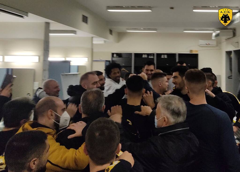 AEK: Η αποχαιρετιστήρια ομιλία Δέδα στα αποδυτήρια (photos)