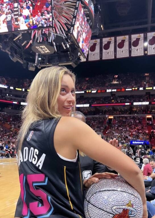 Σε αγώνα NBA η Πάουλα Μπαντόσα που «μάγεψε» το κοινό (photos)