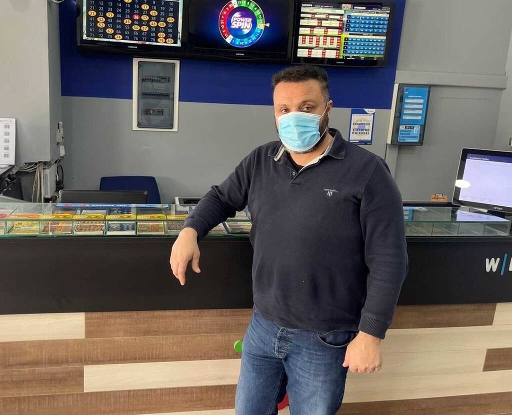 Χρήστος Μπέρκης, υπεύθυνος του τυχερού καταστήματος ΟΠΑΠ στα Πεζά Ηρακλείου