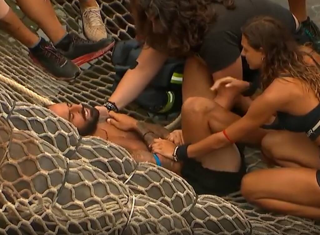 Survivor: Σοκαριστικός τραυματισμός για Σολεϊδη - Έφυγε με ασθενοφόρο από το παιχνίδι (videos)