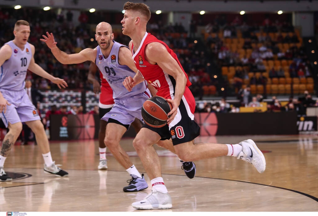 Ολυμπιακός-Μπαρτσελόνα: Το «τρελό» τρίποντο του Καλάθη που έφερε έκρηξη του Μπαρτζώκα (video+photos)