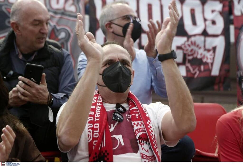 Με κασκόλ του Ολυμπιακού ο Γεραπετρίτης στον θρίαμβο του πόλο γυναικών (pics)