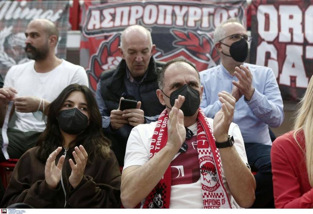 Με κασκόλ του Ολυμπιακού ο Γεραπετρίτης στον θρίαμβο του πόλο γυναικών (pics)