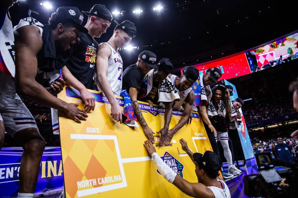 NCAA: Τρομερή ανατροπή και κούπα για Κάνσας (photos+videos)