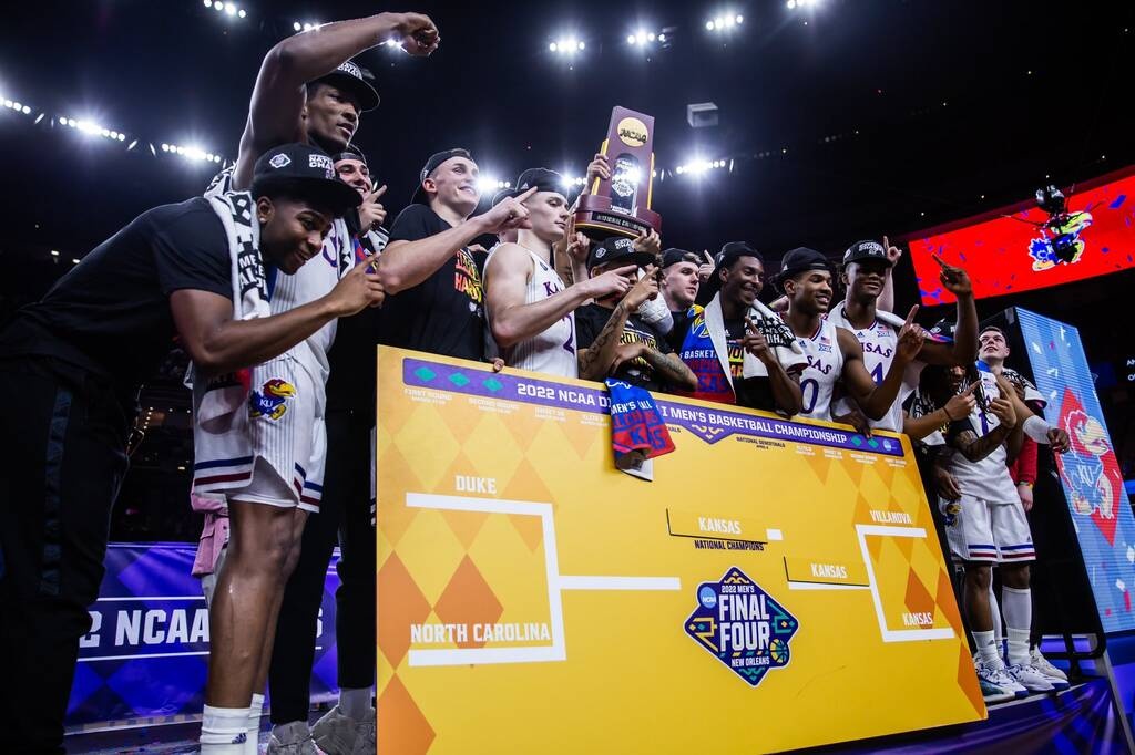 NCAA: Τρομερή ανατροπή και κούπα για Κάνσας (photos+videos)