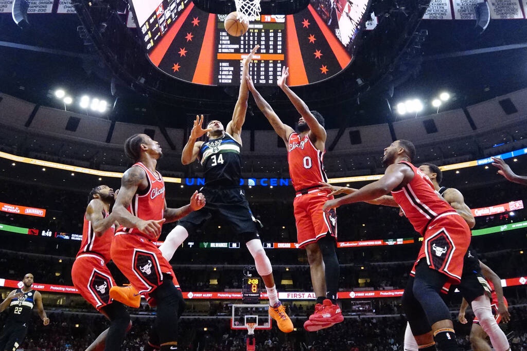 NBA: Άνετο πέρασμα για Μπακς από Σικάγο - Εξαιρετικός Αντετοκούνμπο (photos+video)