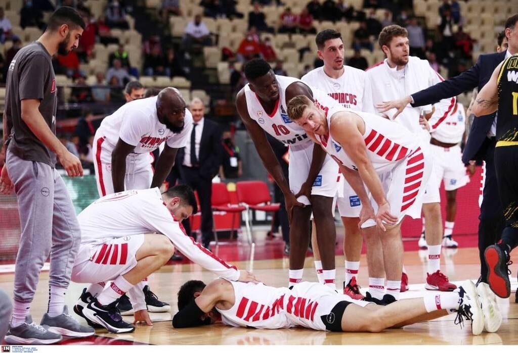 Ολυμπιακός-Άρης: «Πάγωσαν» με Λούντζη, αποδοκιμασίες στο ΣΕΦ από τον λιγοστό κόσμο (video)