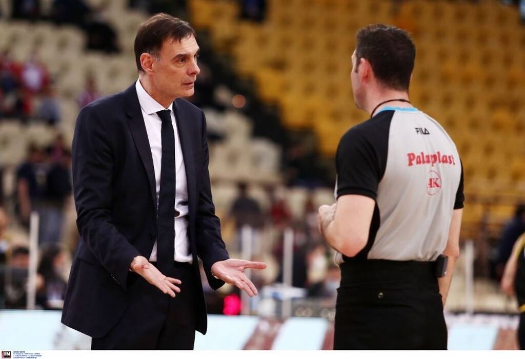 Ολυμπιακός-Άρης: «Πάγωσαν» με Λούντζη, αποδοκιμασίες στο ΣΕΦ από τον λιγοστό κόσμο (video)