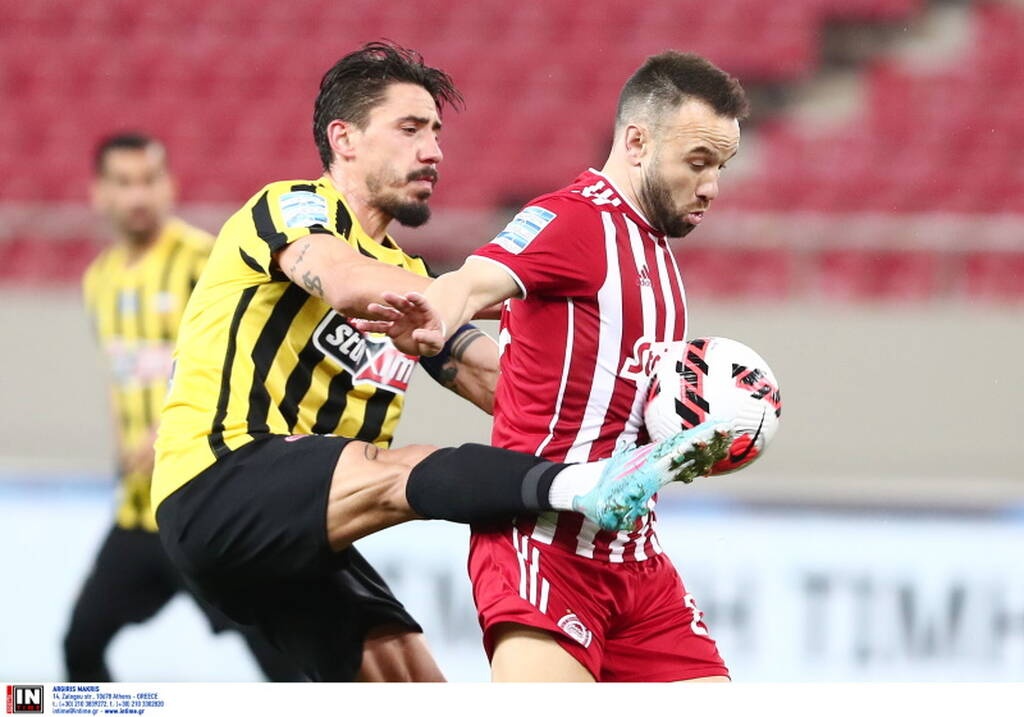 AEK: «Έκρηξη» Σιμόες στα social media - Tι απάντησε στα ελληνικά σε ειρωνικό σχόλιο οπαδού