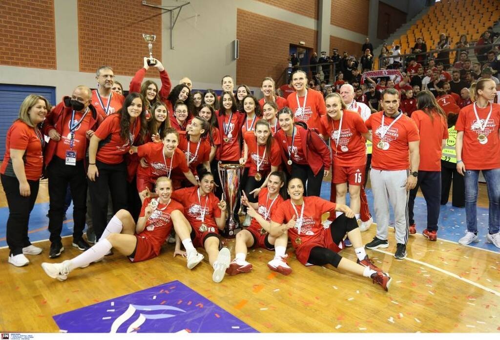 Ολυμπιακός: Η απονομή του Κυπέλλου και των μεταλλίων στα Χανιά (video)