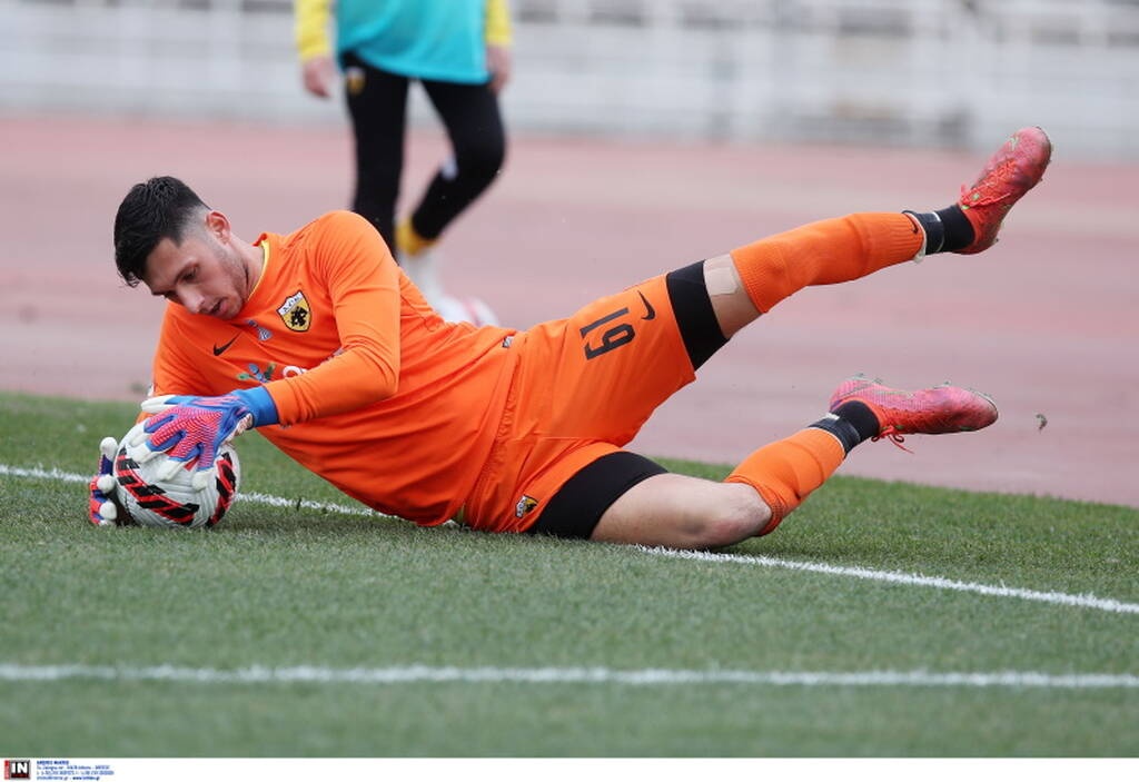AEK: O Στάνκοβιτς έφερε Χατζηεμμανουήλ από την ομάδα Β - Πιθανή η συμμετοχή του με ΠΑΣ