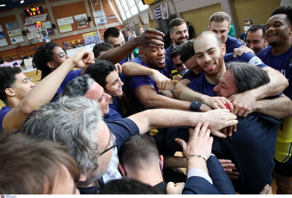 Λαύριο-Παναθηναϊκός ΟΠΑΠ: Οι αγκαλιές και η αποθέωση Σερέλη πριν το τζάμπολ (video)