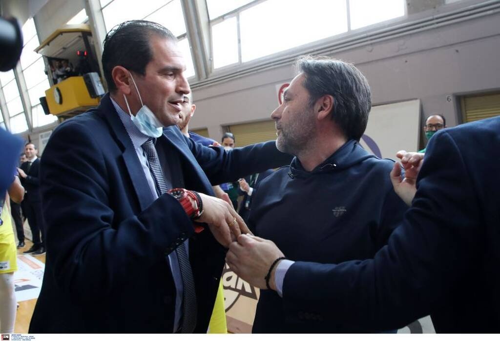 Λαύριο-Παναθηναϊκός ΟΠΑΠ: Οι αγκαλιές και η αποθέωση Σερέλη πριν το τζάμπολ (video)