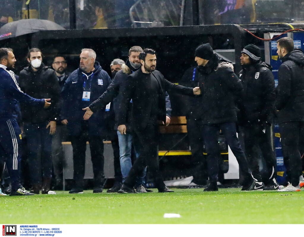 Άρης-ΠΑΟΚ: Κατέβηκε στο γήπεδο και ο Καρυπίδης την ώρα της σύρραξης (photos)