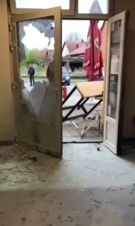 Άγια επεισόδια μεταξύ οπαδών - Πλακώθηκαν με τσεκούρια και μαχαίρια - ΣΚΛΗΡΕΣ ΕΙΚΟΝΕΣ (photos+video)