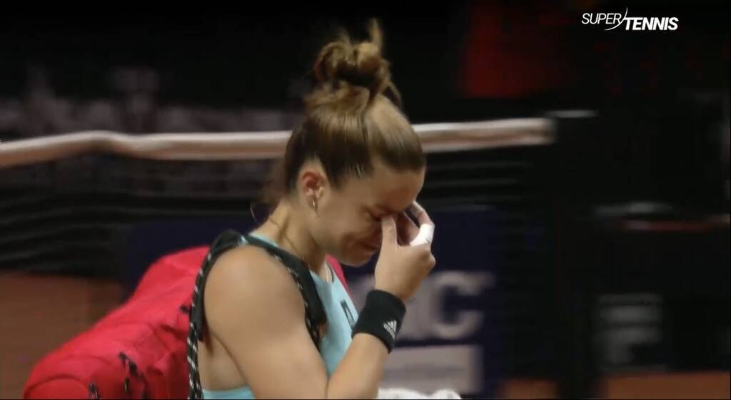 Λύγισε η Μαρία Σάκκαρη: Εγκατέλειψε κι έβαλε τα κλάματα στη Στουτγκάρδη (photos)