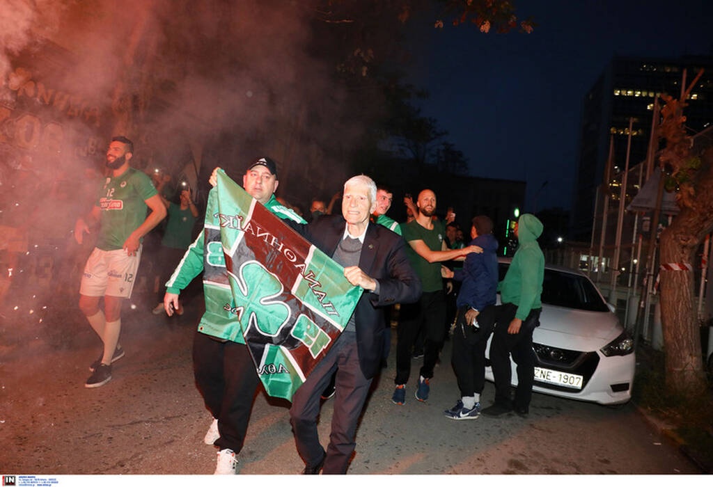 Παναθηναϊκός: Στην Λεωφόρο Αλεξάνδρας οι Πρωταθλητές - Αποθέωση για τους «πράσινους» (videos+photos)