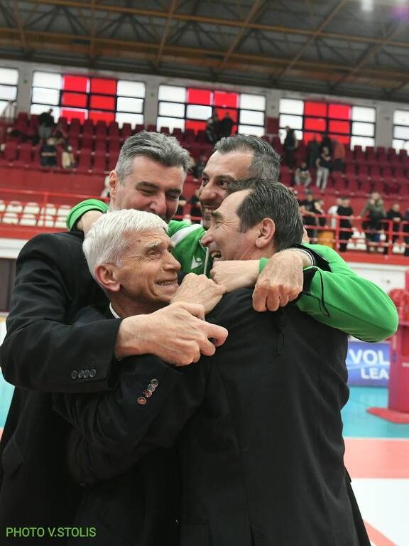 Ολυμπιακός-Παναθηναϊκός: Το «πάρτι» των Πρωταθλητών στα αποδυτήρια (videos+photos)