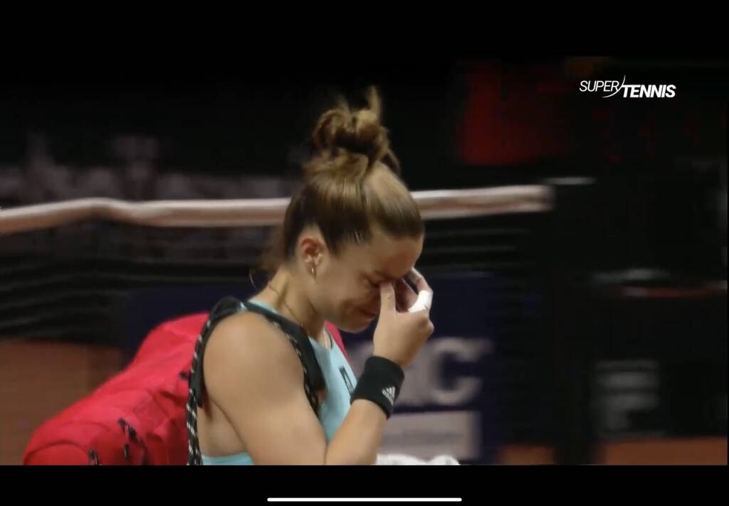 Λύγισε η Μαρία Σάκκαρη: Εγκατέλειψε κι έβαλε τα κλάματα στη Στουτγκάρδη (photos)