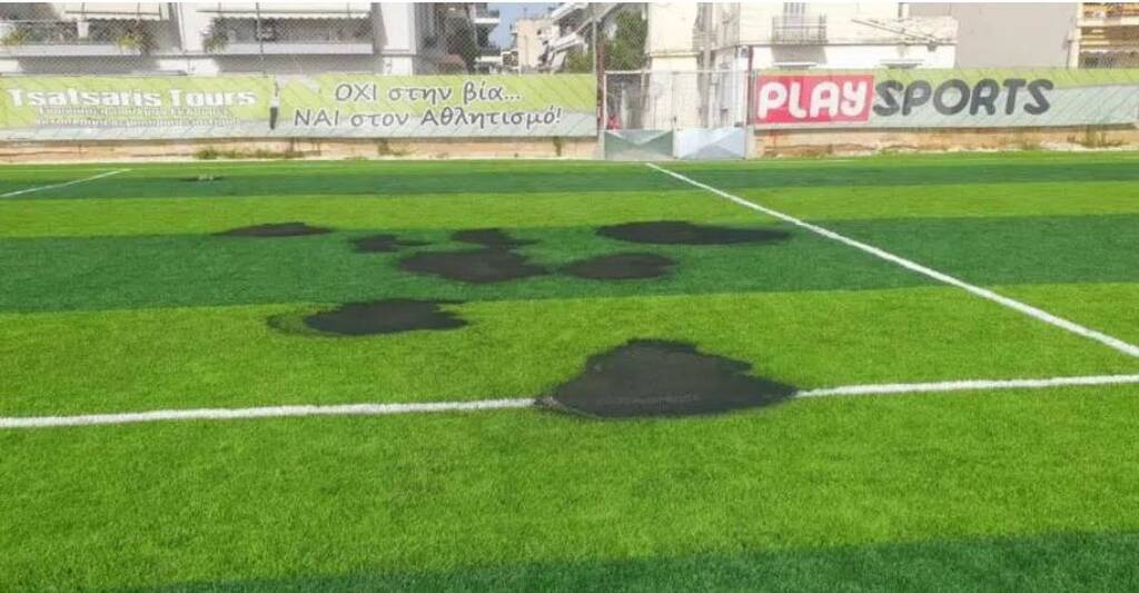 Απίθανο σκηνικό: Με τα βεγγαλικά της Ανάστασης έκαναν ζημιά σε γήπεδο!