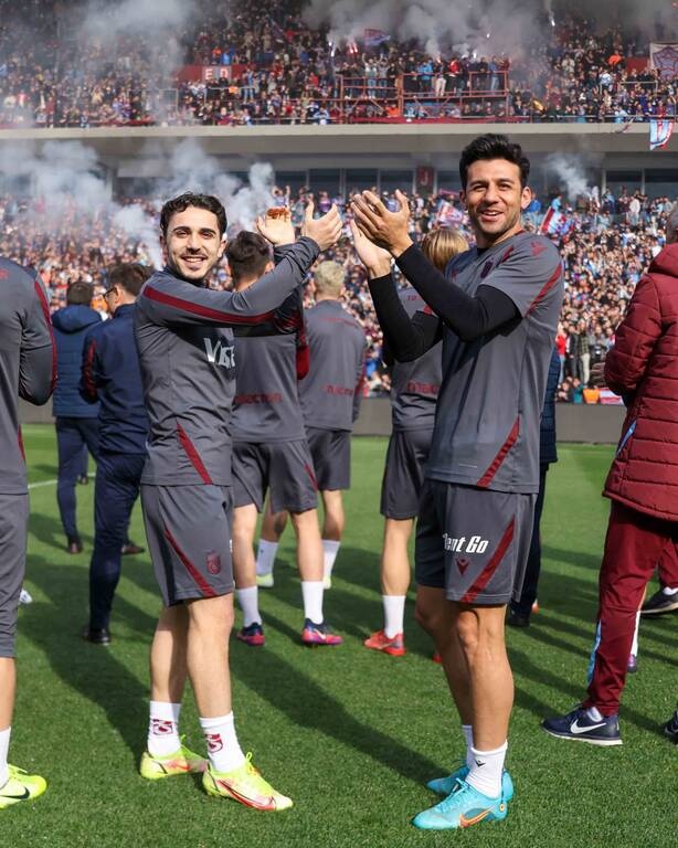 Μαγεία για Μπακασέτα, Σιώπη - 40.000 στην προπόνηση της Τραμπζονσπόρ για τίτλο έπειτα από 38 χρόνια!