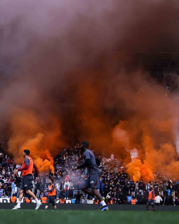 Μαγεία για Μπακασέτα, Σιώπη - 40.000 στην προπόνηση της Τραμπζονσπόρ για τίτλο έπειτα από 38 χρόνια!