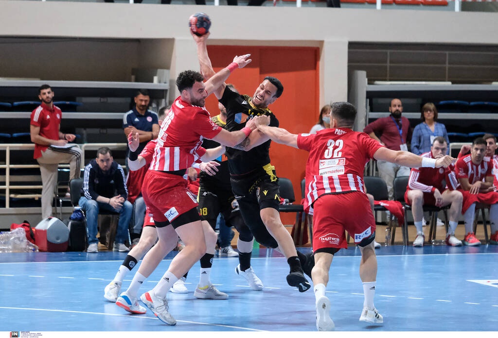 ΑΕΚ - Ολυμπιακός 28-24: Τον «υπέταξε» και πάει για το πέμπτο κύπελλο κόντρα στην Πυλαία