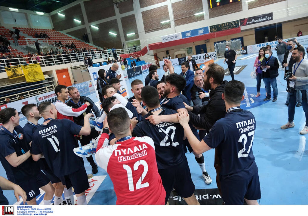 Κύπελλο Χάντμπολ: Ονειρικές στιγμές για την Πυλαία – Η στιγμή της απονομής (video)