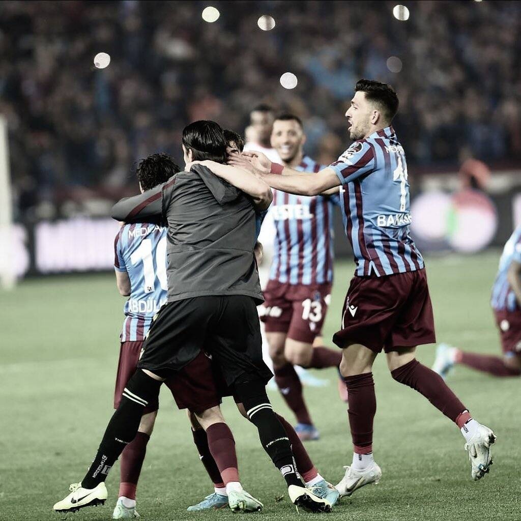 Εξόφλησε ένα… χρέος ο Μπακασέτας: «Όταν ήρθα μου έλεγαν ότι χρωστάω έναν τίτλο στην Τραμπζονσπόρ»