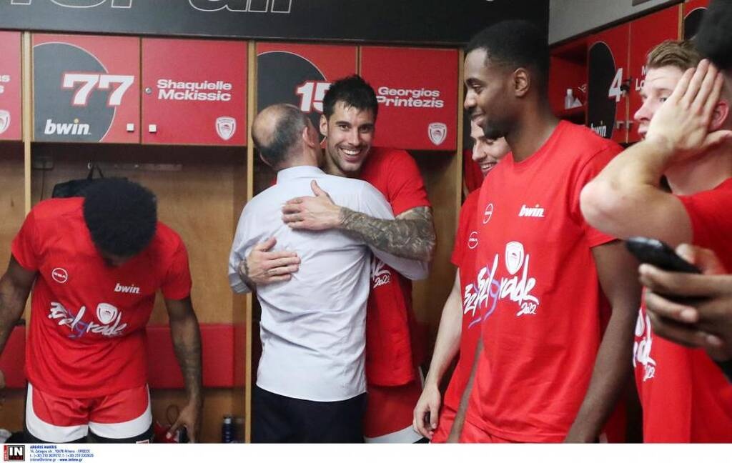 «Πάρτι» στα αποδυτήρια του Ολυμπιακού μετά την πρόκριση στο Final Four