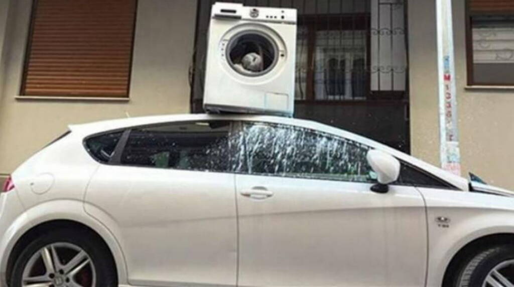 Πάρκαρε στην είσοδο του σπιτιού και του πέταξε πλυντήριο στο αυτοκίνητο!