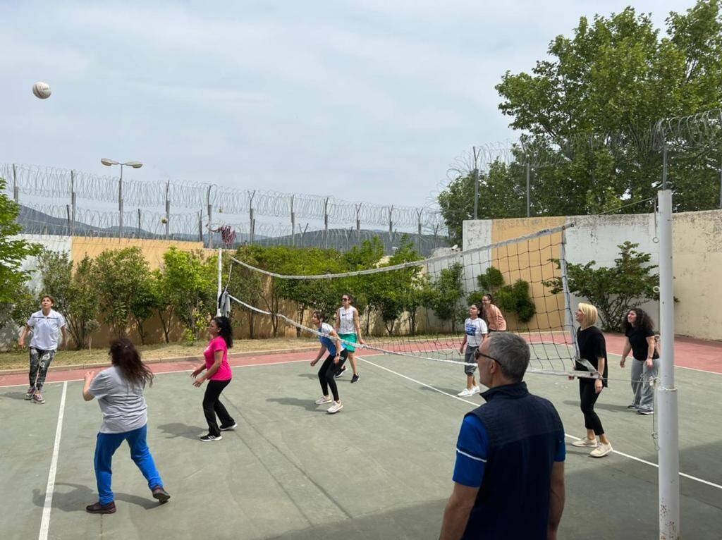 ΕΟΠΕ: Σερβίς «ζωής» με αγώνα βόλεϊ στις γυναικείες φυλακές Θήβας (photos)