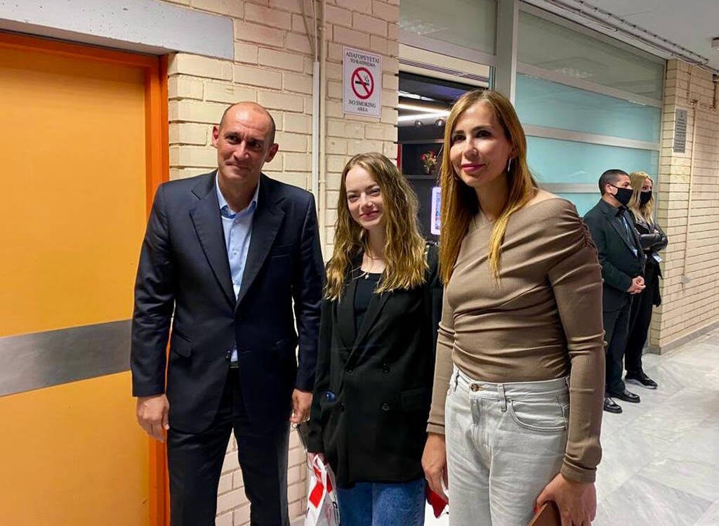 Ολυμπιακός: Οι Αγγελόπουλοι έδωσαν φανέλα σε Στόουν και Λάνθιμο