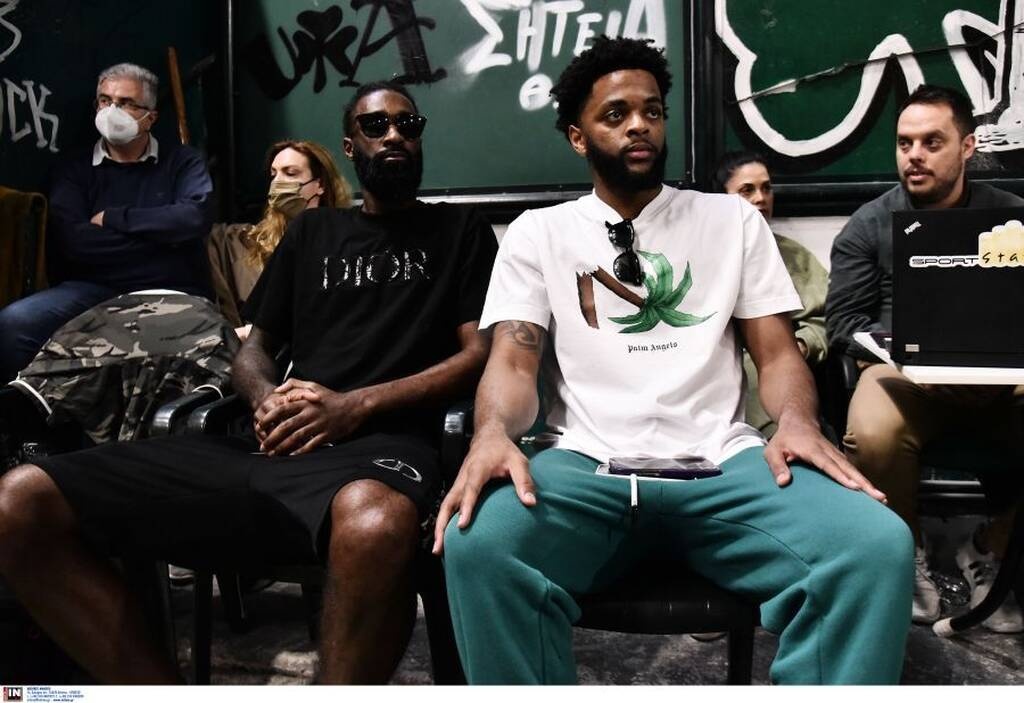 Στη Λεωφόρο Σαντ-Ρος και Μέικον για το ντέρμπι «αιωνίων» (photos)