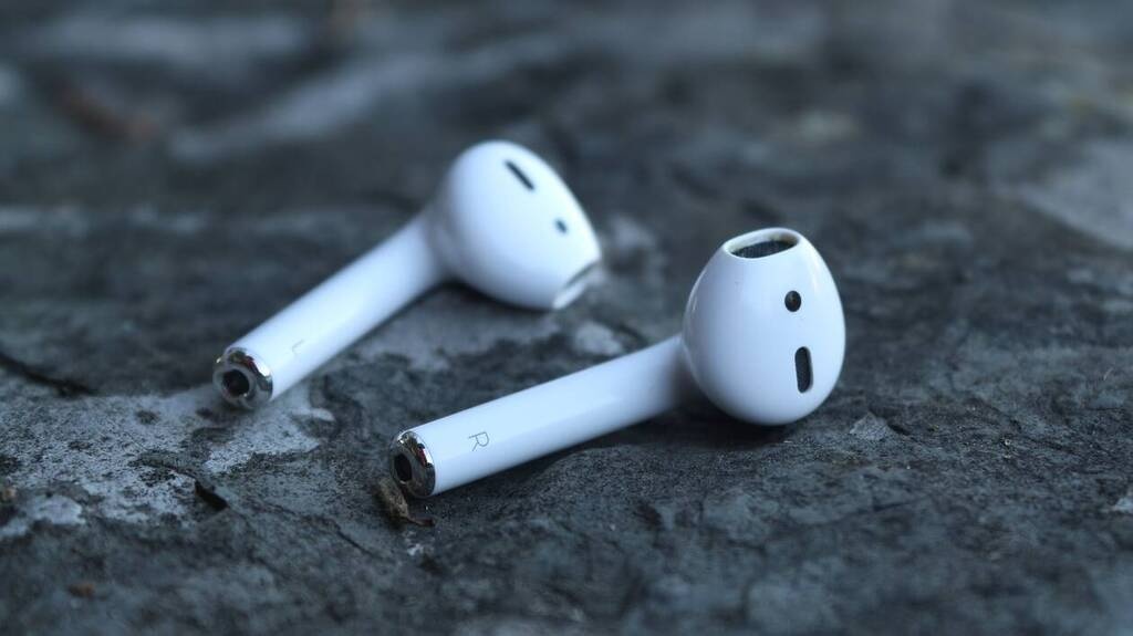 Tα κανονικά Airpods είναι αυτά.