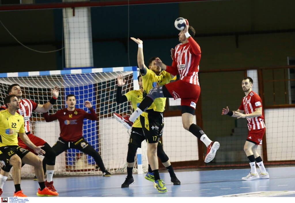 Χάντμπολ: Η στιγμή της έντασης στο Ολυμπιακός-ΑΕΚ (photos+video)