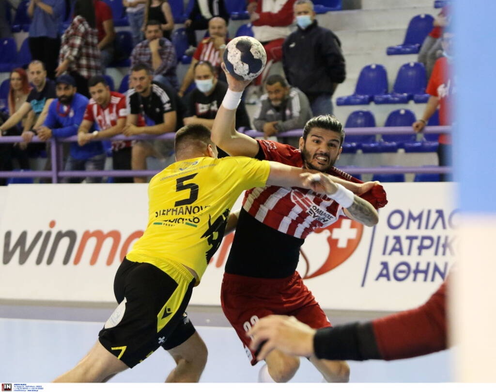 Χάντμπολ: Η στιγμή της έντασης στο Ολυμπιακός-ΑΕΚ (photos+video)